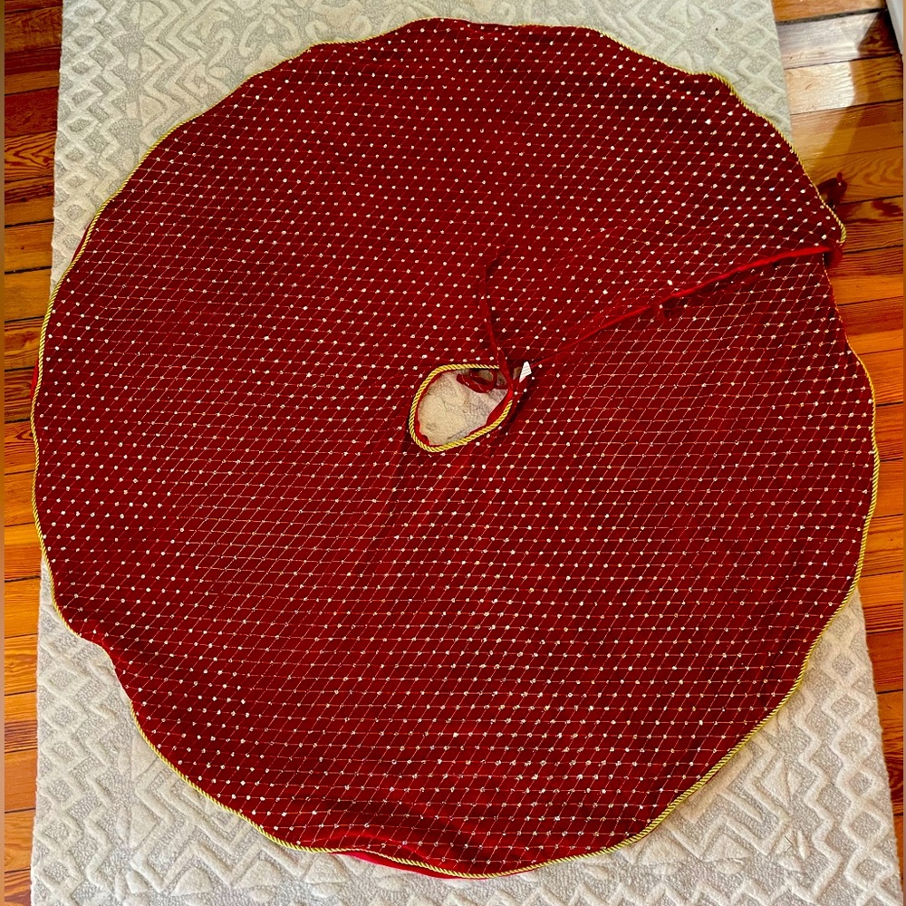 Red and Gold Christmas Tree Skirt